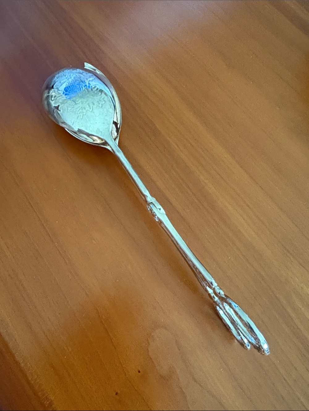 Vintage Silver-Plated Decorative salad Serving tongs. Elegant Silver Accent.